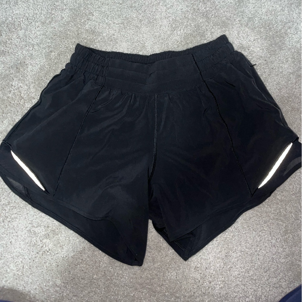 Lululemon Hotty Hot Low Rise Short